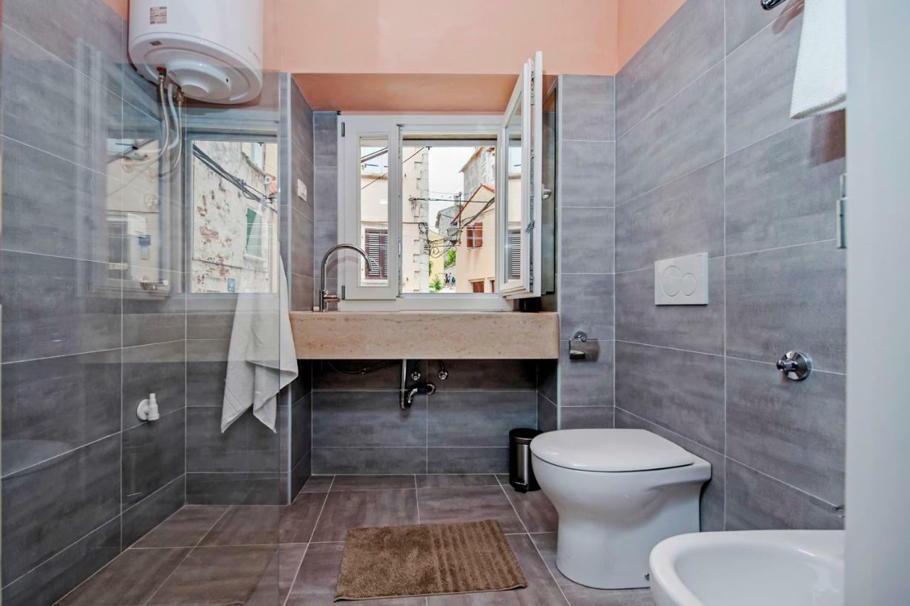 Apartment And Studio Ca' 3 Vie Ровінь Екстер'єр фото