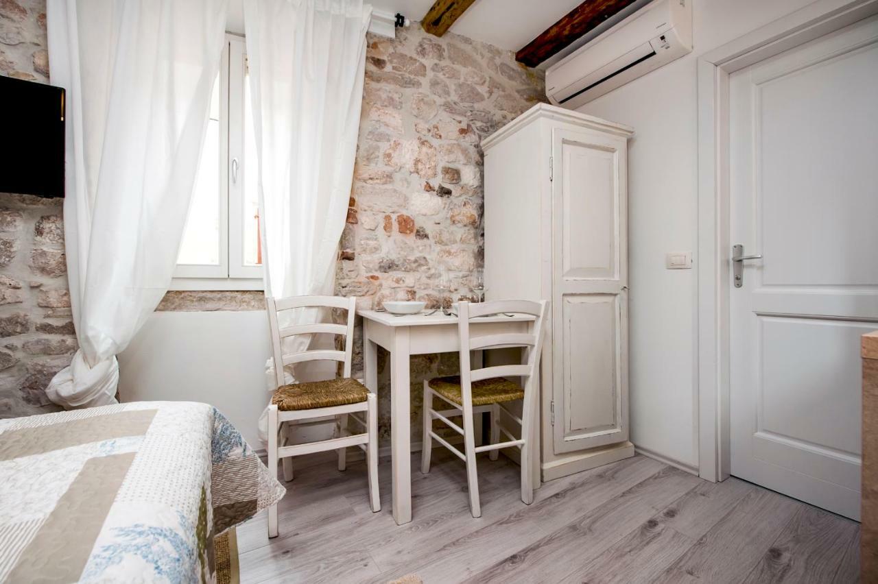 Apartment And Studio Ca' 3 Vie Ровінь Екстер'єр фото