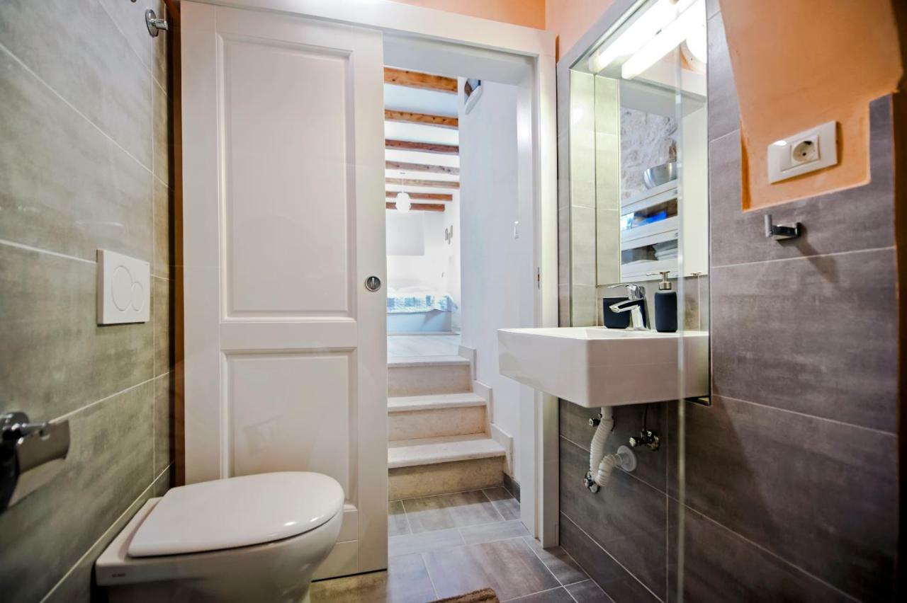 Apartment And Studio Ca' 3 Vie Ровінь Екстер'єр фото